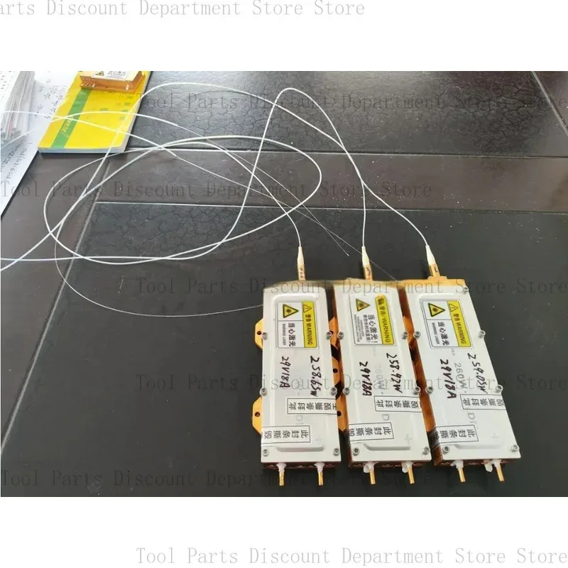 Bomba infrarroja láser de alta potencia con módulo de 260W con fibra óptica (segunda mano, no 100% nueva)