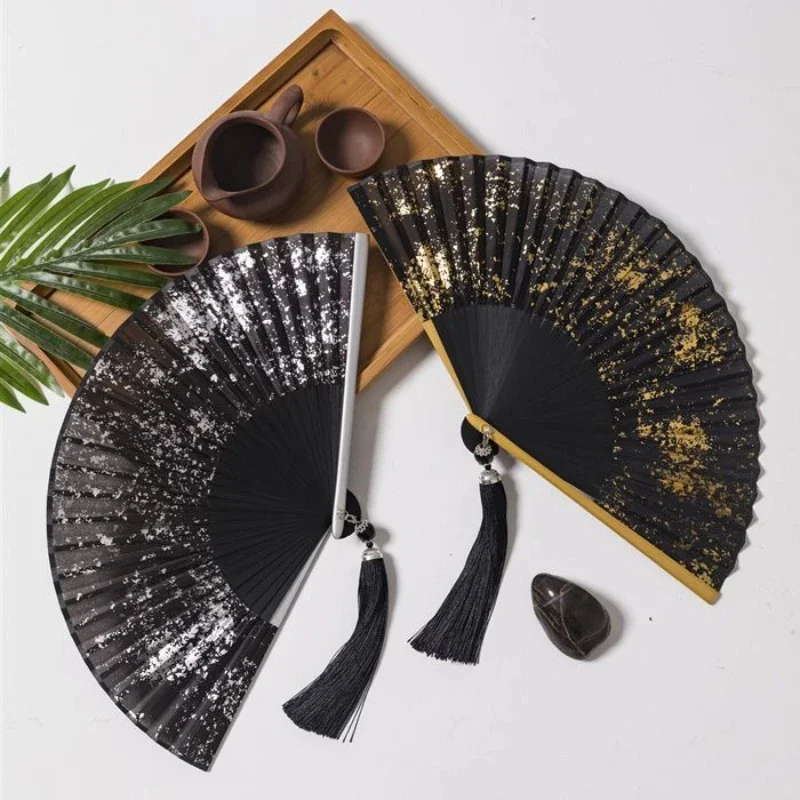 

Складной черный веер из ткани