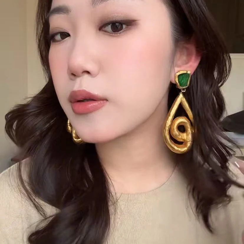 Europe America Top Quality Brass Gold Plated Earrings Ear Clip Woman Classic Luxury Vintage Jewelry