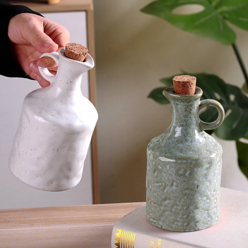 European Embossed Ceramic Oil Vinegar Bottle Non-Stick Oil Spout Leakproof Lid Household Kitchen Condiment Dispenser Cruet Pot