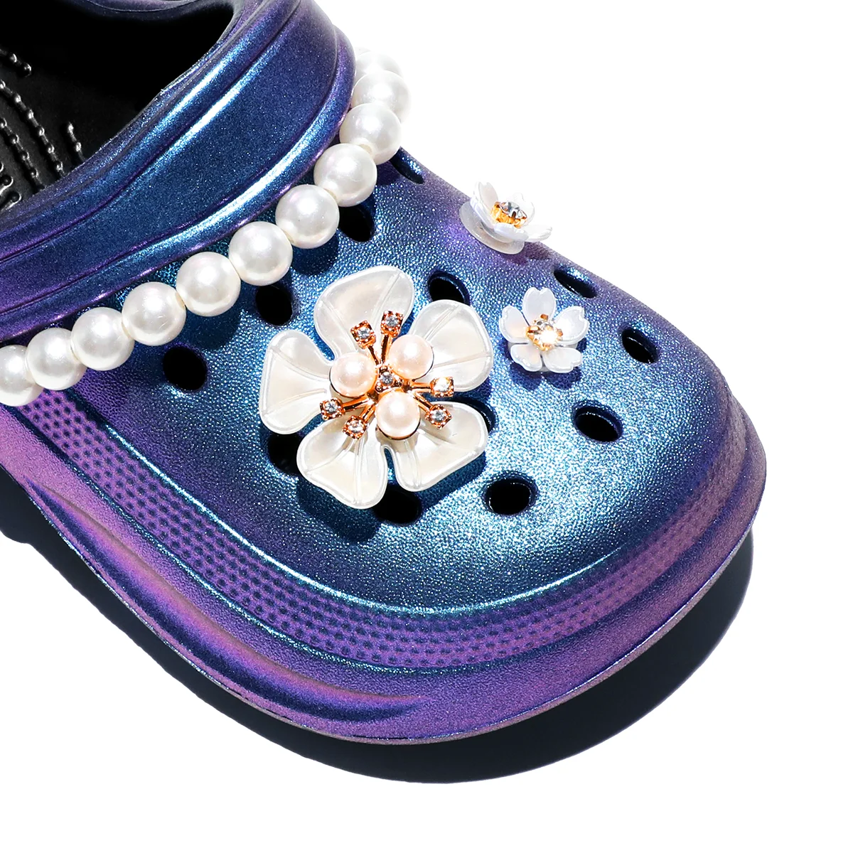 Kinder Slip-On Clogs und Pantoletten - Atmungsaktive, Wasserdichte EVA-Gartenschuhe mit Dekorativer Kette für Strand und Alltag 168 – Detail 5