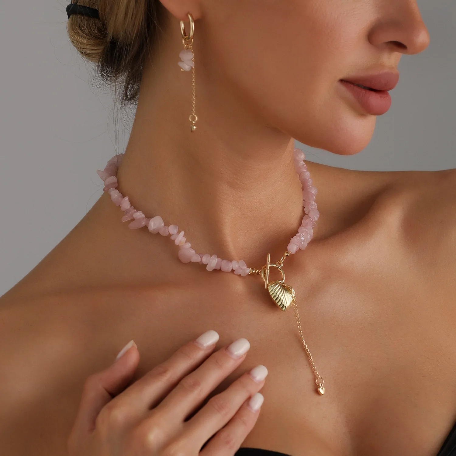 

Irregular Pink Stone Beaded Earrings Necklace for Women Fashion Heart-shaped Tassel Choker Necklace Boho Jewelry Accessories