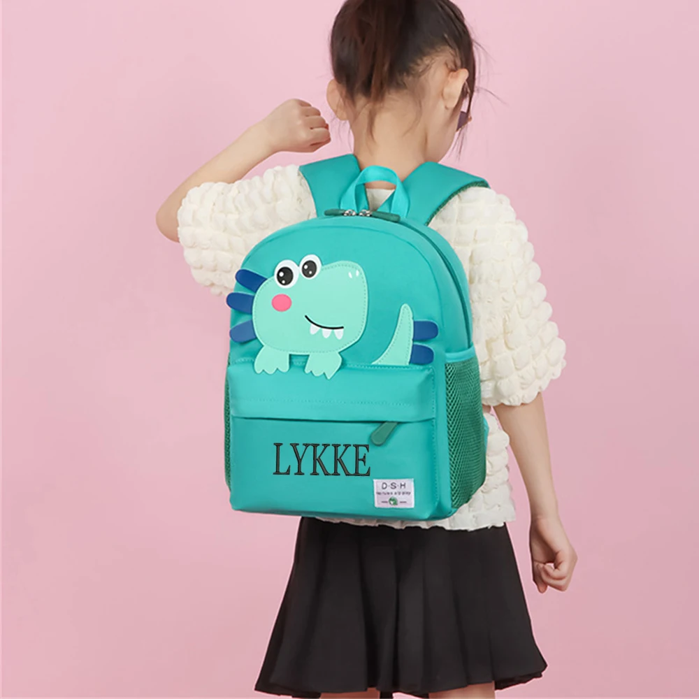 Maßge schneiderte Cartoon niedlichen Kinder rucksack personal isierten Namen kleinen Dinosaurier Kinder Grundschule Rucksäcke Outdoor-Snack-Tasche