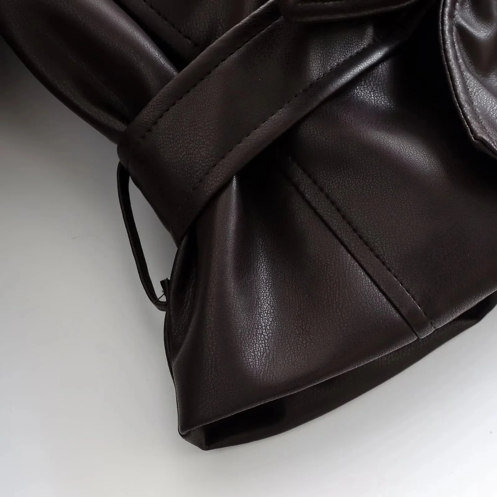 KONDALA Elegante Lässige Damen-Lederjacke mit Stehkragen, Einreihig, mit Gürtel, Modische Herbst-Winter-Urlaubsjacke 2026 – Detail 11