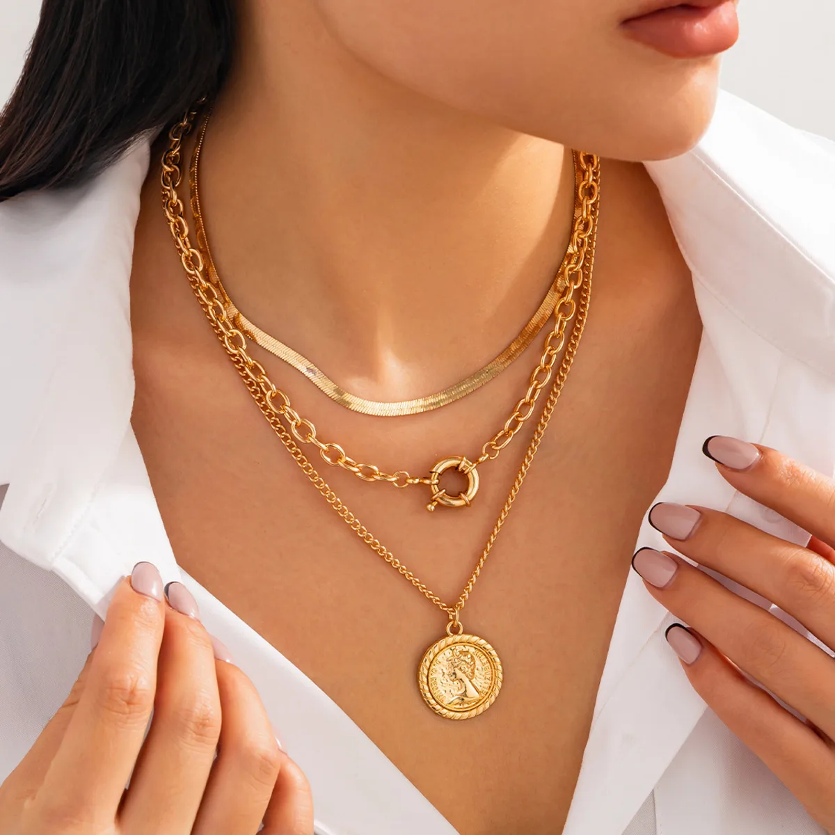 IngeSight.Z 3 ชิ้น/เซ็ตVINTAGEคลาสสิกแบนงูสร้อยคอChokerผู้หญิงการออกแบบสร้างสรรค์Queenบรรเทาเหรียญจี้เครื่องประดับ