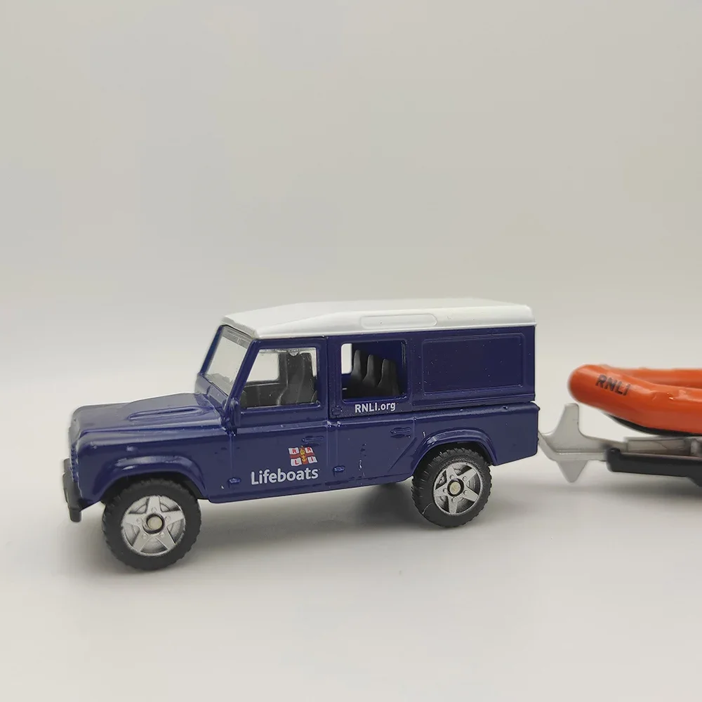 Diecast CORGI 1:64 Scale Rescue Vehicle Land Rover Defender
