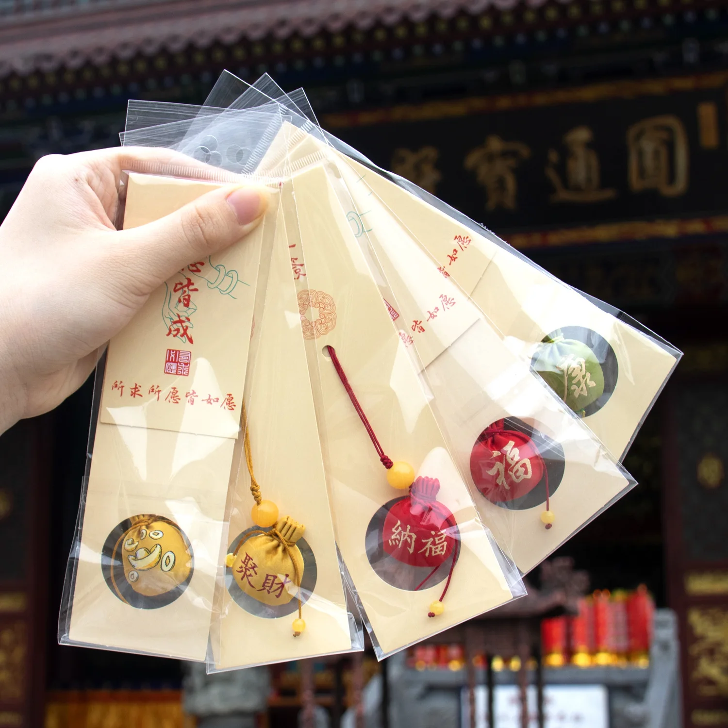 

Putuo Mountain Hangzhou Faxi Scenic Area Cultural Fragrant Bag Carrying Round Ball Fragrant Sandalwood Protector Phone Pendant