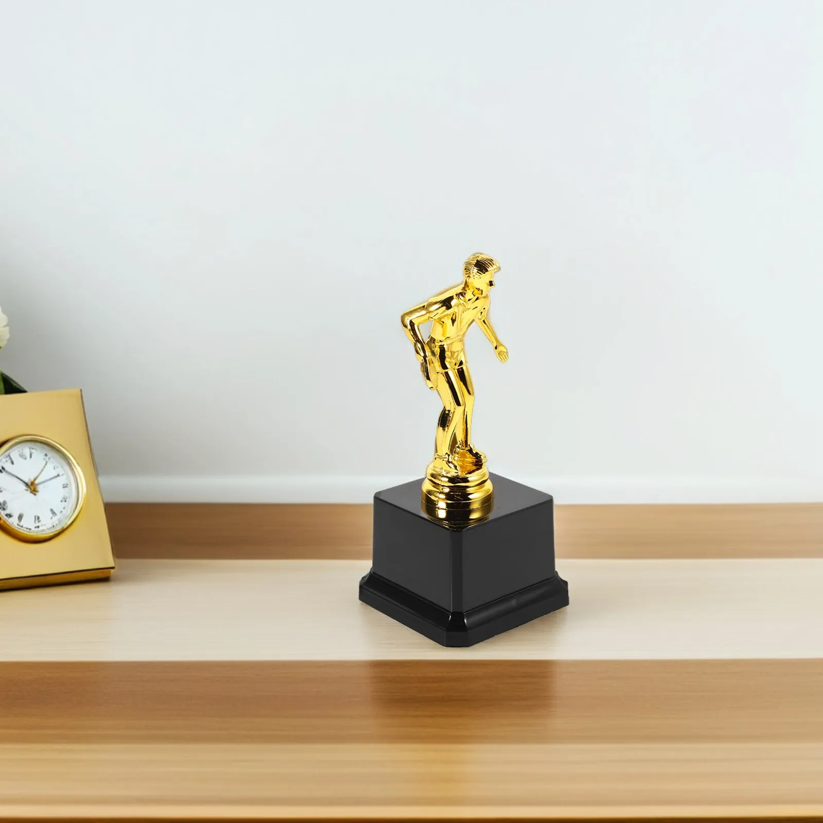 

Plastic Table Creative Sports Award Trophy for Winners Party Decoration Competition Prize Plastic Ornaments