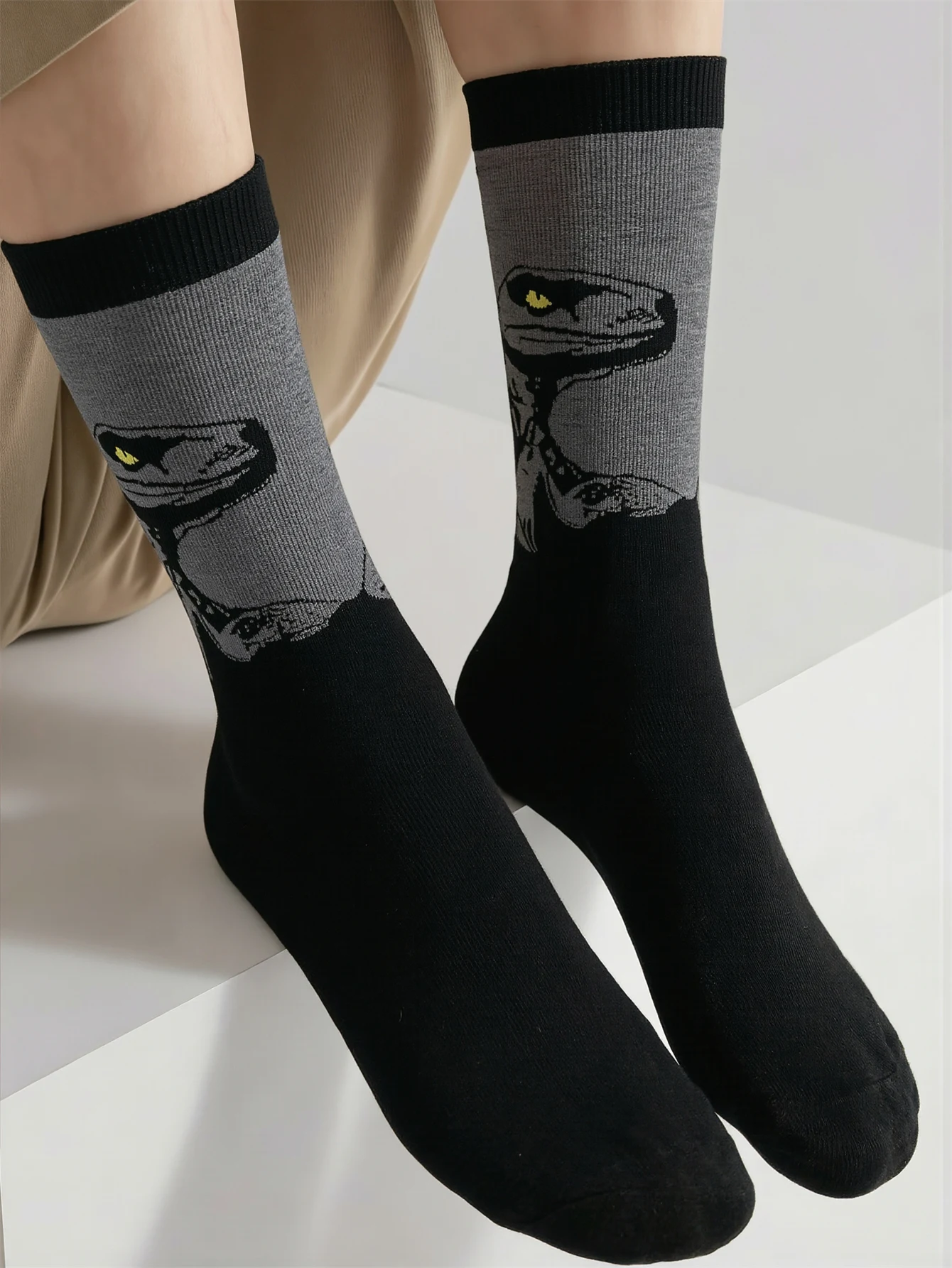 1 Paar coole Herren-Socken aus Baumwolle mit Dinosaurier-Aufdruck, Streetwear, Skateboard, Scosk, Neuheit, Jurassic-Tiermuster, mittelhohe Socken, neu – Detail 5