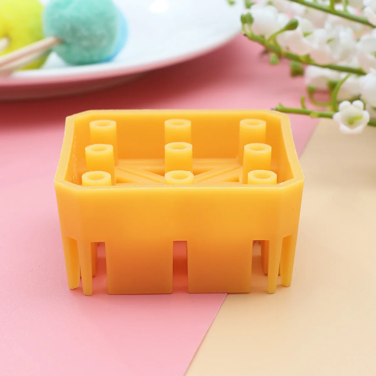 حامل أداة إزالة حزام الساعة لروابط السوار، حامل حزام الساعة البلاستيكي مع فتحات متعددة، فتحات تركيب باللون الأصفر