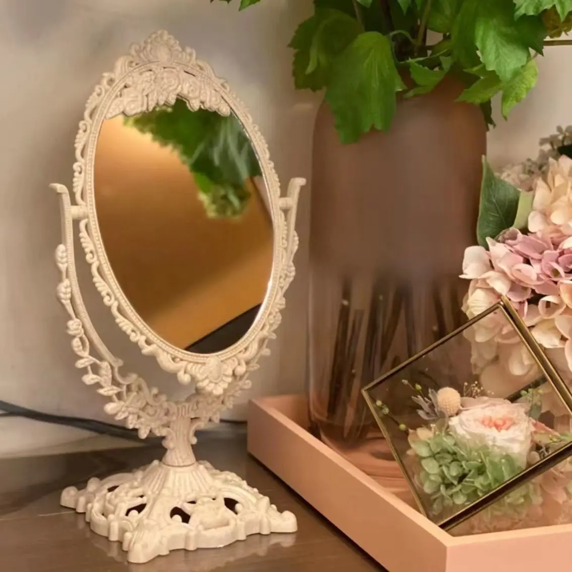 360 Degree Rotating Vintage Carved Mirror Makeup Affordable European Style Influencer Embossed Student Princess Mirror