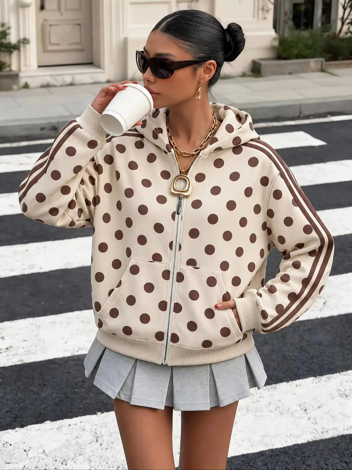 Long-sleeved loose hooded zippered women's sweatshirt, suitable for spring and autumn, slimming and versatile for layering
