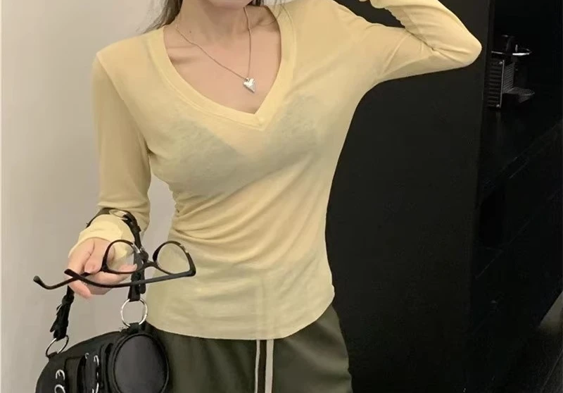 Thin Yellow V-neck Long Sleeved T-shirt for Women's Spring and Autumn 2026 New Slim Fit Sunscreen Cover Top