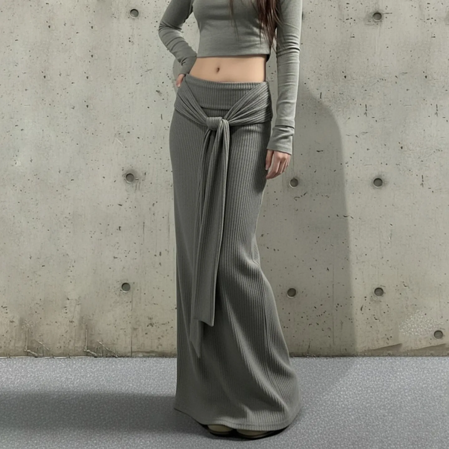 خريف جديد حزام الخصر تصميم رمادي محبوك تنورة التوابل فتاة ضئيلة منخفضة الخصر الورك تنورة طويلة