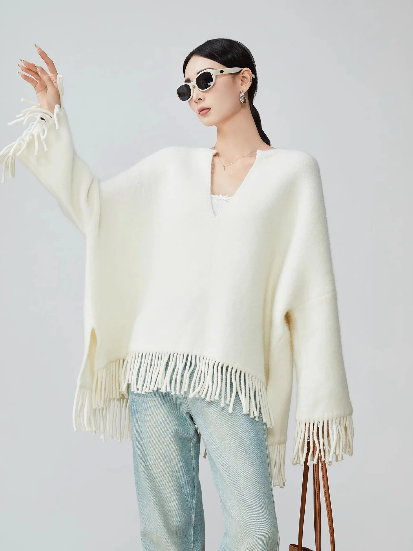 

White Fringed V-Ne Oversized Knitwear Women's Spring 2025 New Korean Sle Lazy Sweater Coat Loose Fit Long Sve