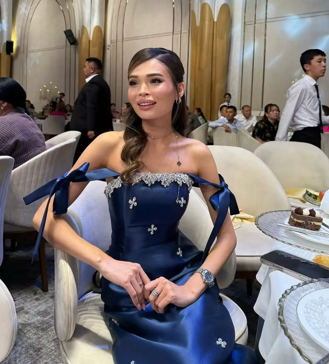 customized Arabic Evening Dresses Strapless Navy Crystals Formal Women Prom Dresses Strapless Dubai Women Wedding Party Gowns