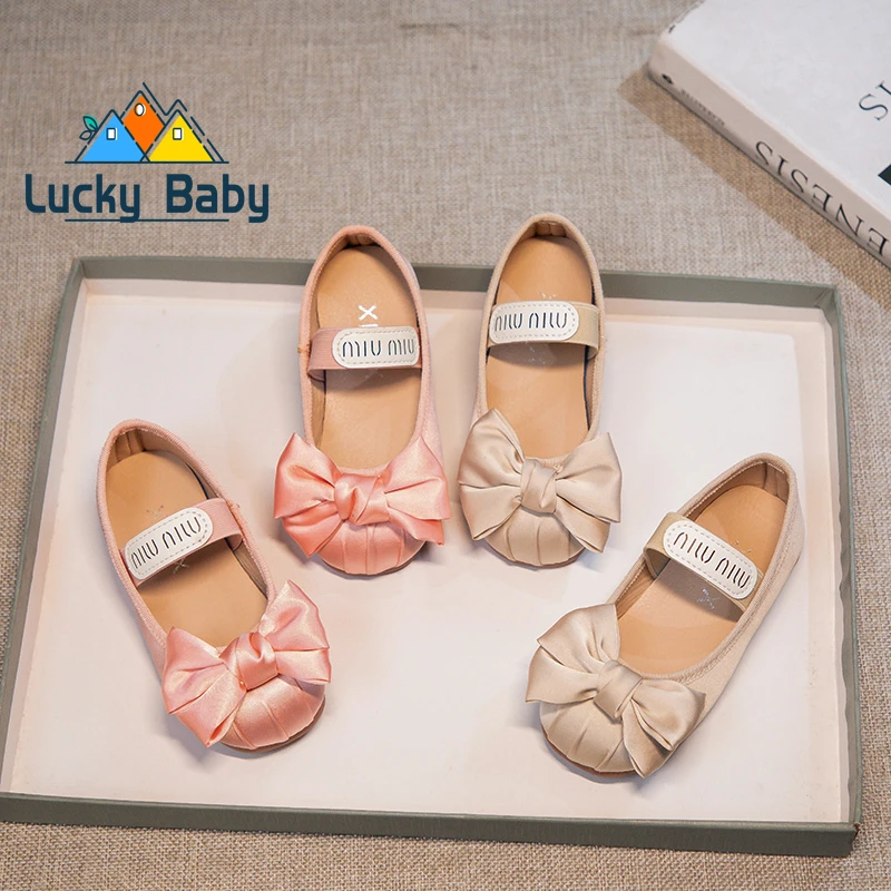 Baby Girls Beautiful Hollow Flat Sandals 2024 Casual Soft Cartoon Bow Students Cute Comfortable Elegant Kids Daily Summer