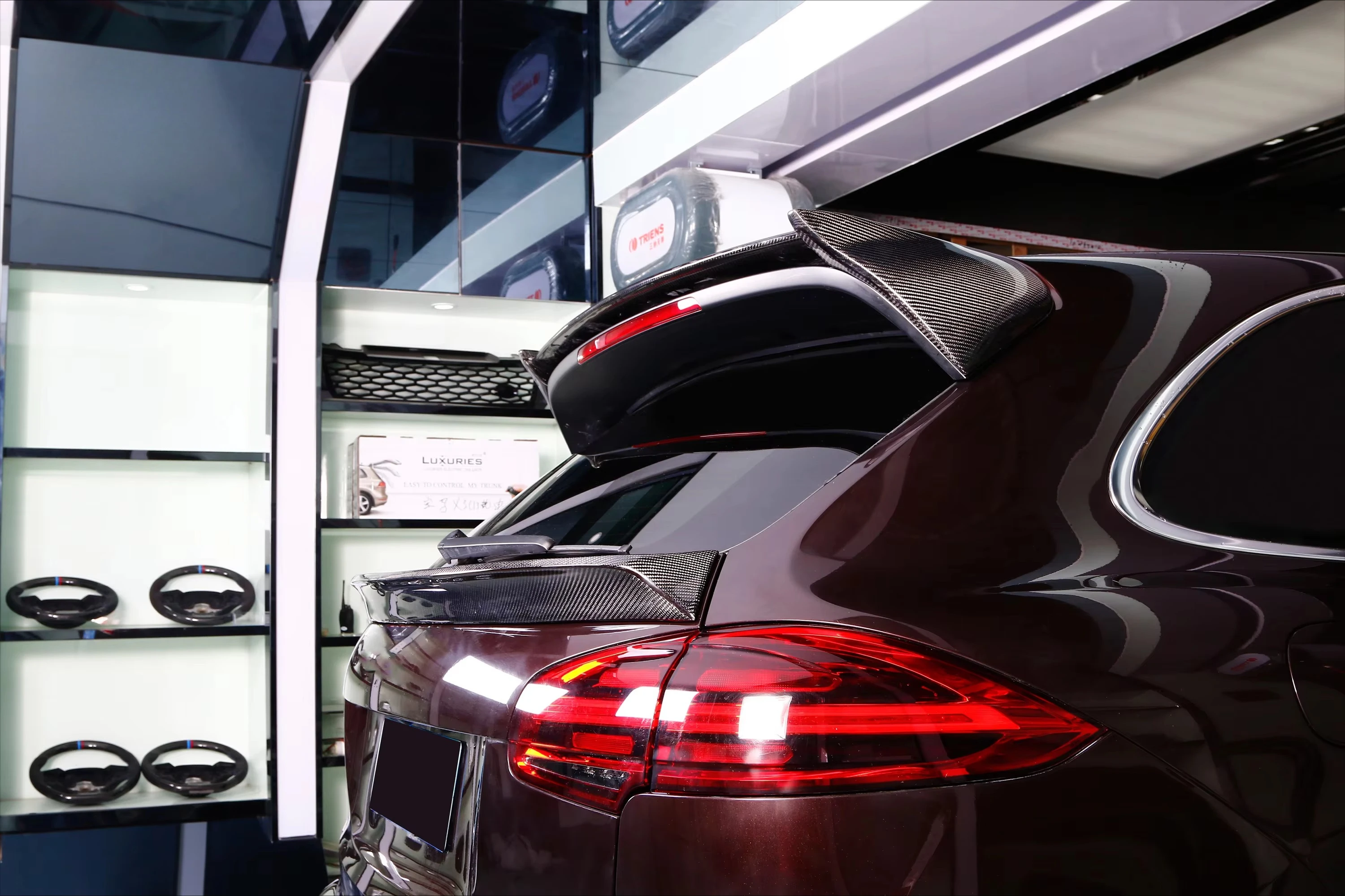 

KM Premium Carbon FiberTop-Spoiler Perfect for Cayenne958.2 Style Enhances Vehicle's Visual Appeal High Quality Kburning