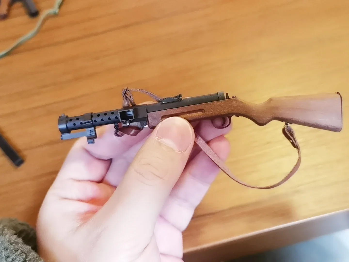 1:6 WWII Handmade Mini Model SIG M1920 Toy Gun Solid Wood Metal Submachine Gun Assembly Gun Model for Action Figures