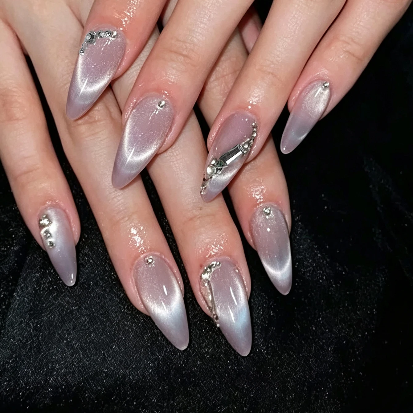 24 faux ongles en amande à presser, effet œil de chat rose, décor strass argentés, 1 colle gelée + 1 lime à ongles, réutilisables pour usage quotidien et mariages