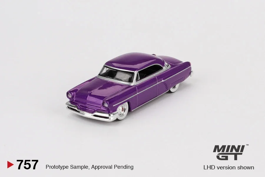 

MINIGT 1:64 Литая под давлением модель автомобиля Lincoln Capri Hot Rod 1954. Фиолетовый металлик.