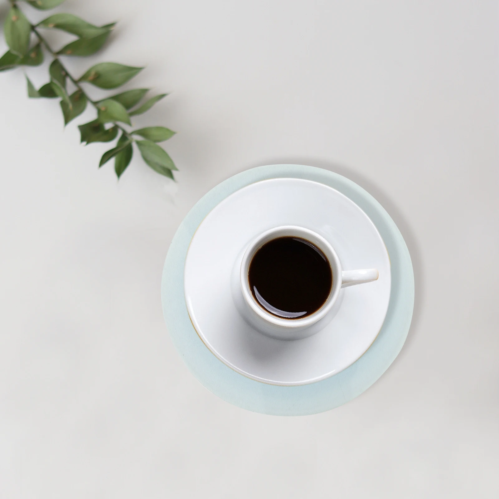 

4pcs Gradient Acrylic Coasters Set Nonslip Heat Resistant Mats for Coffee Tea Cups Home Decor Elegant Round Easy Clean