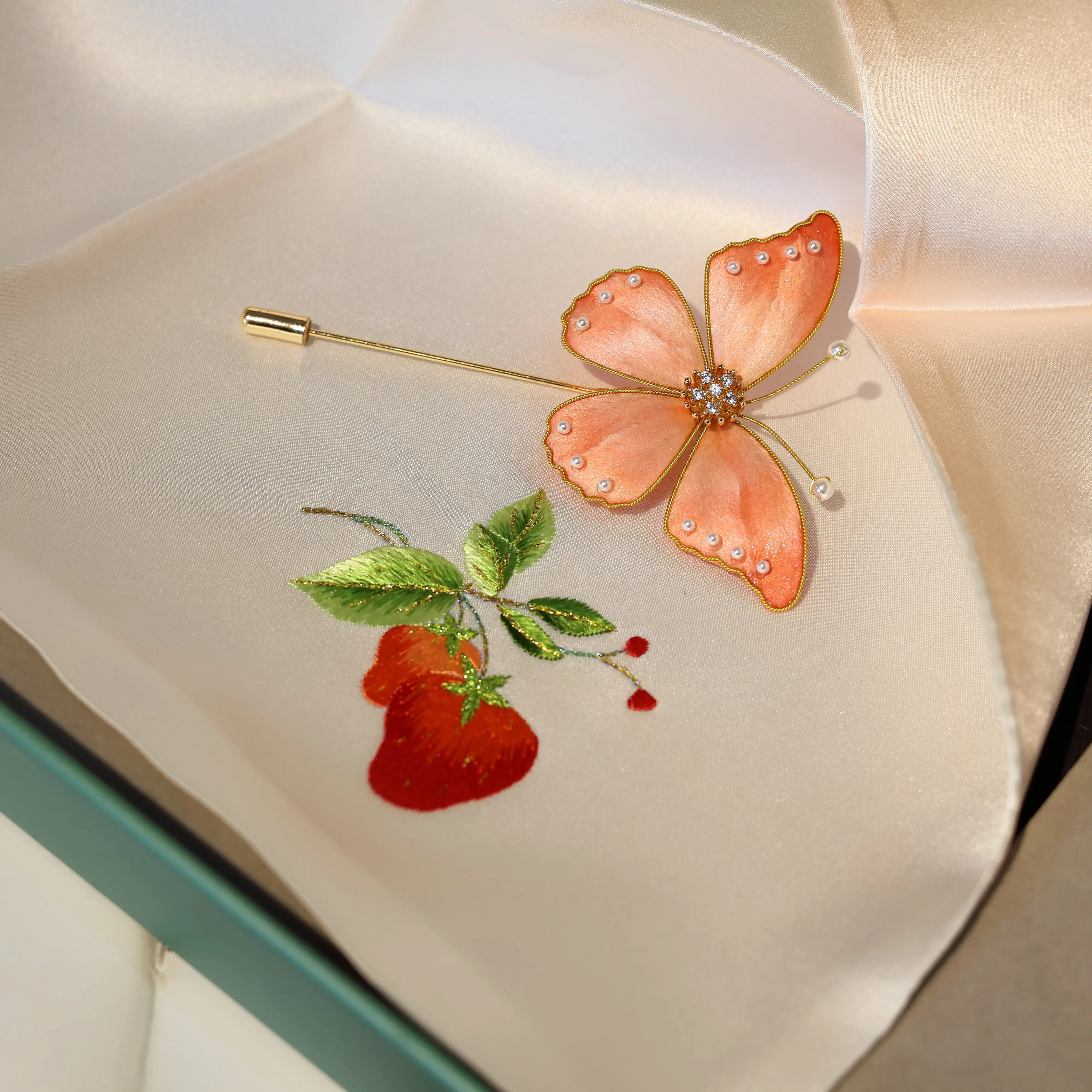 Suzhou Embroidery Silk Handmade Square Scarf Non-Heritage Velvet Flower Brooch Set Characteristic Souvenirs Chinese Souvenir
