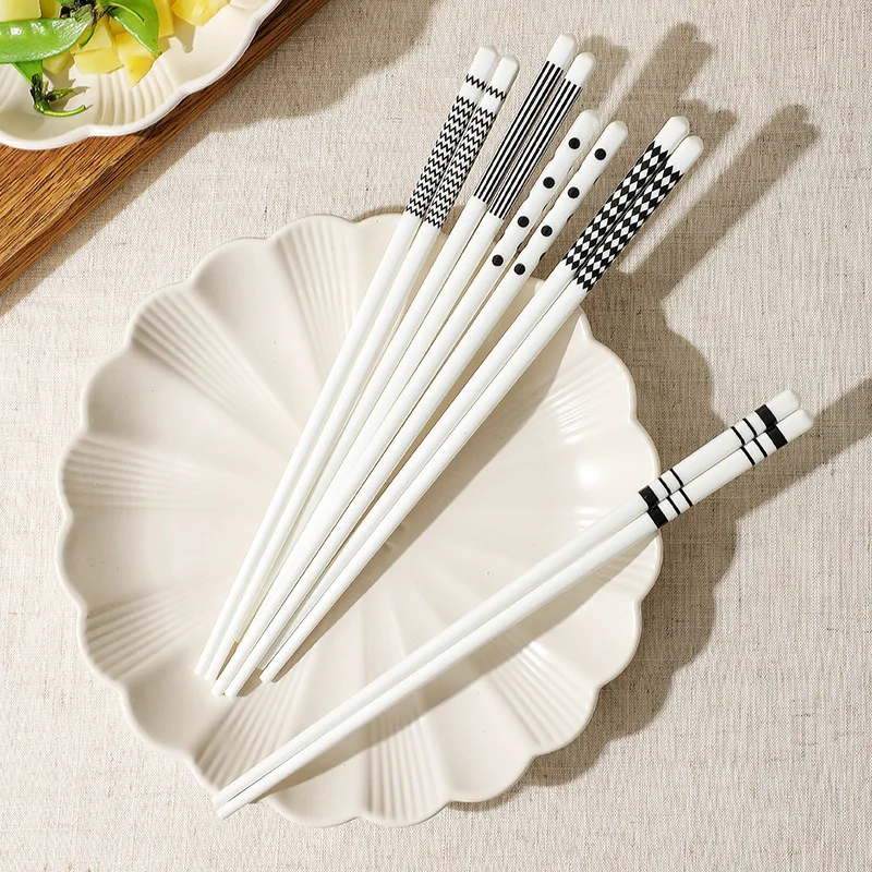 1pairs Polka Dots Ceramic Chopsticks High Temperature Resistance Bone Porcelain Long Sushi Household Sushi Chopstick