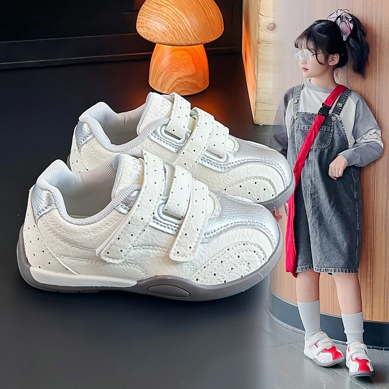 Little Girls Leather Sneakers 2026 New Autumn Kids Barefoot Casual Sneakers Soft Sole Trendy Versatile School Outdoor Trainers
