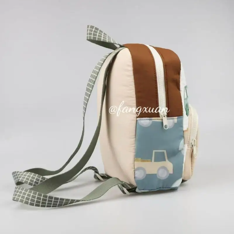 2026 new fashionable and trendy backpack with large capacity waterproof design for women's commuting comfort backpack