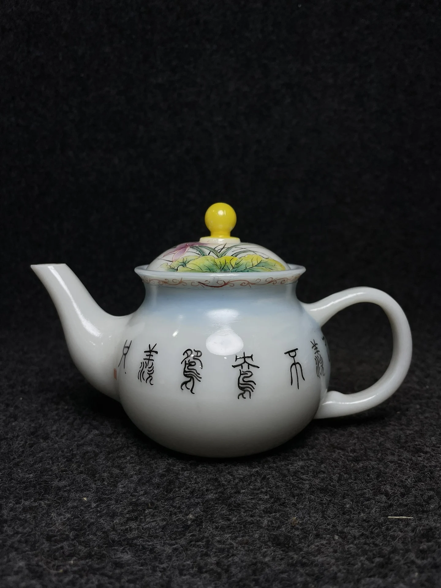 

Classic Handmade Painted Glass Teapots with Exquisite Craftsmanship and Beautiful Patterns are Worth Collecting