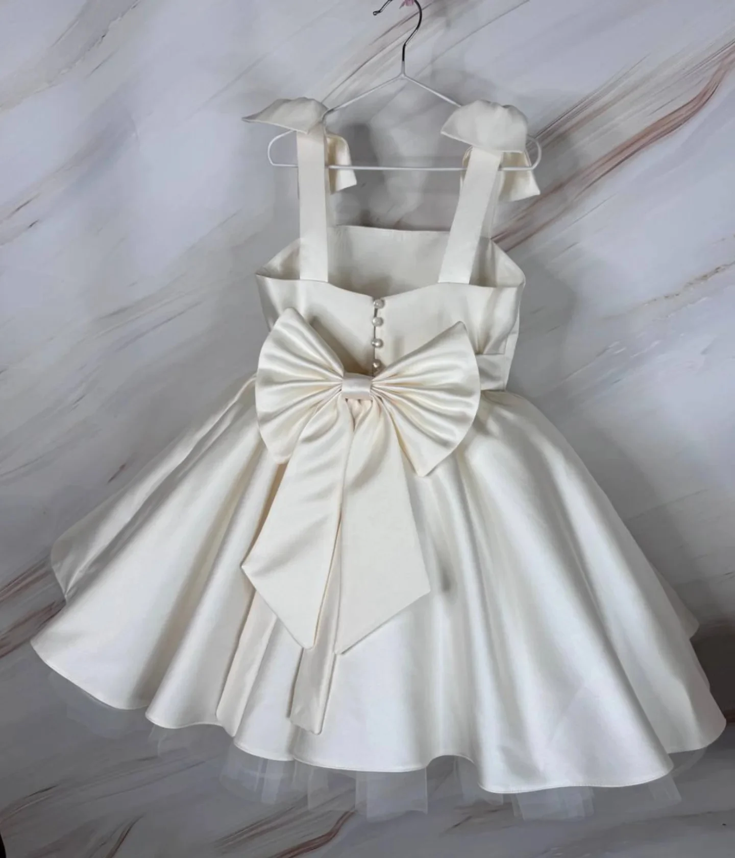Cute Satin Communion Dress for Girls Short Bows Flower Girl Dress for Wedding Square Birthday Party Ball Gowns Ivory Gala Dress