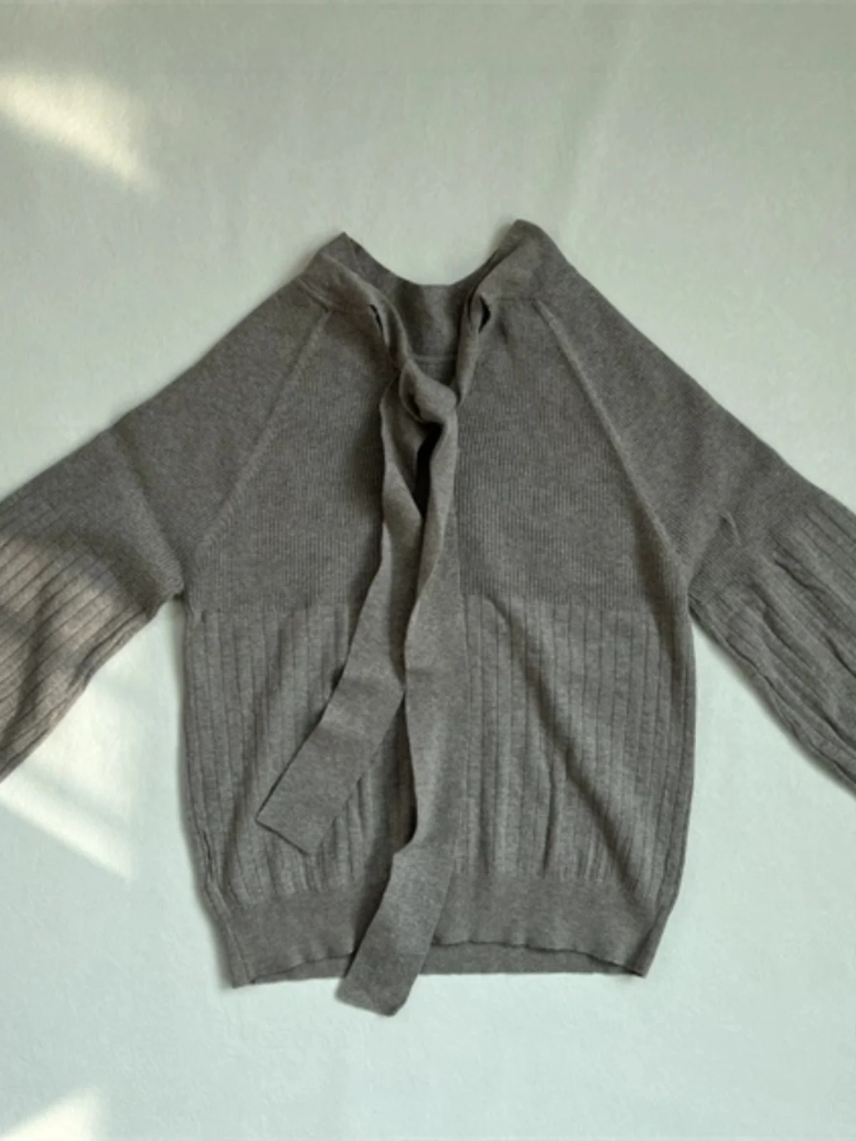 

Faionable женский вязаный свитер с поясом Camere, имитация тонкого шерстяного топа, весенний облегающий длинный цвет све