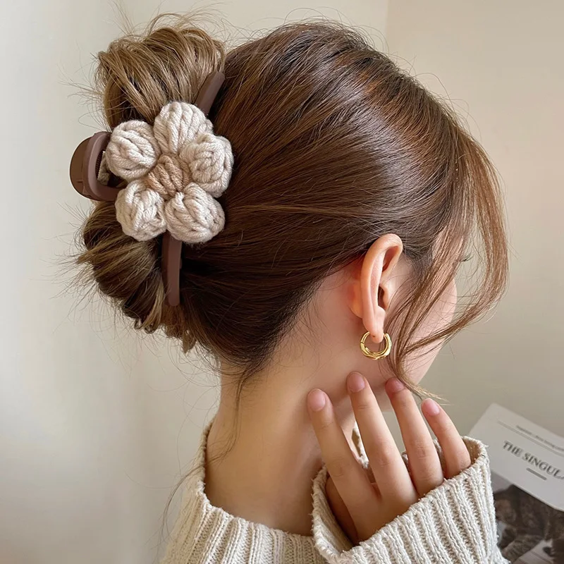 New Woolen Flower Hair Claw for Woman Elegant Retro Shark Hair Clip Weave Flowers Ponytail Crab Claw Barrette Hair Accessories