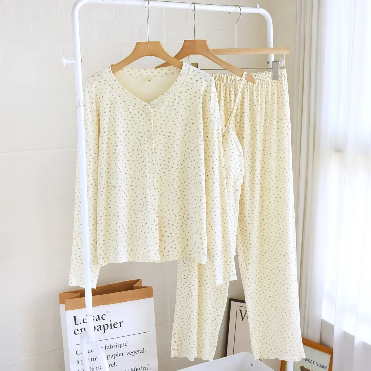 

Модальная одежда для сна для женщин, осенние и зимние топы с подушечками для груди, длинные брюки с длинными рукавами, комплект из трех предметов для женщин