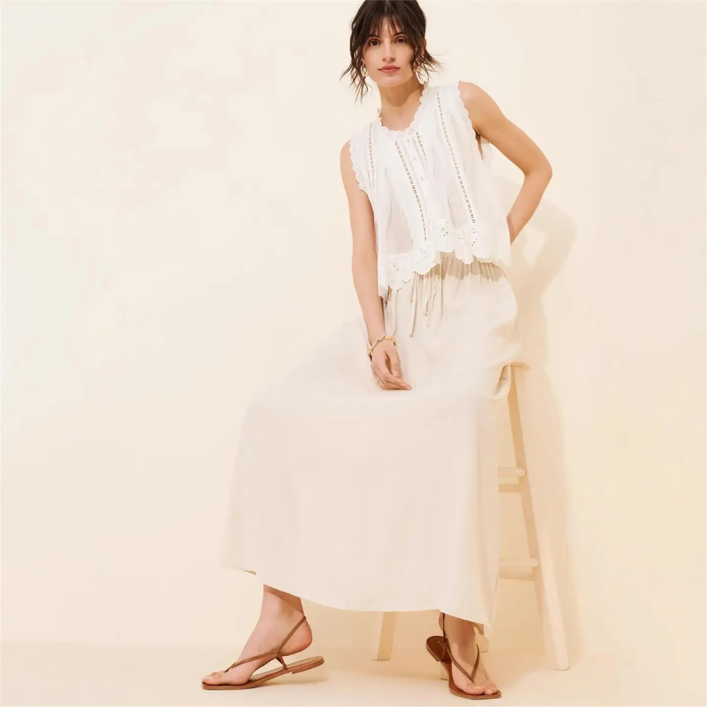 ファッショナブルなレースパッチワークベストトップ レディース サマー新作 2025 カジュアルウェア ヨーロッパ風 スタイリッシュ 冬シーズン 大人服