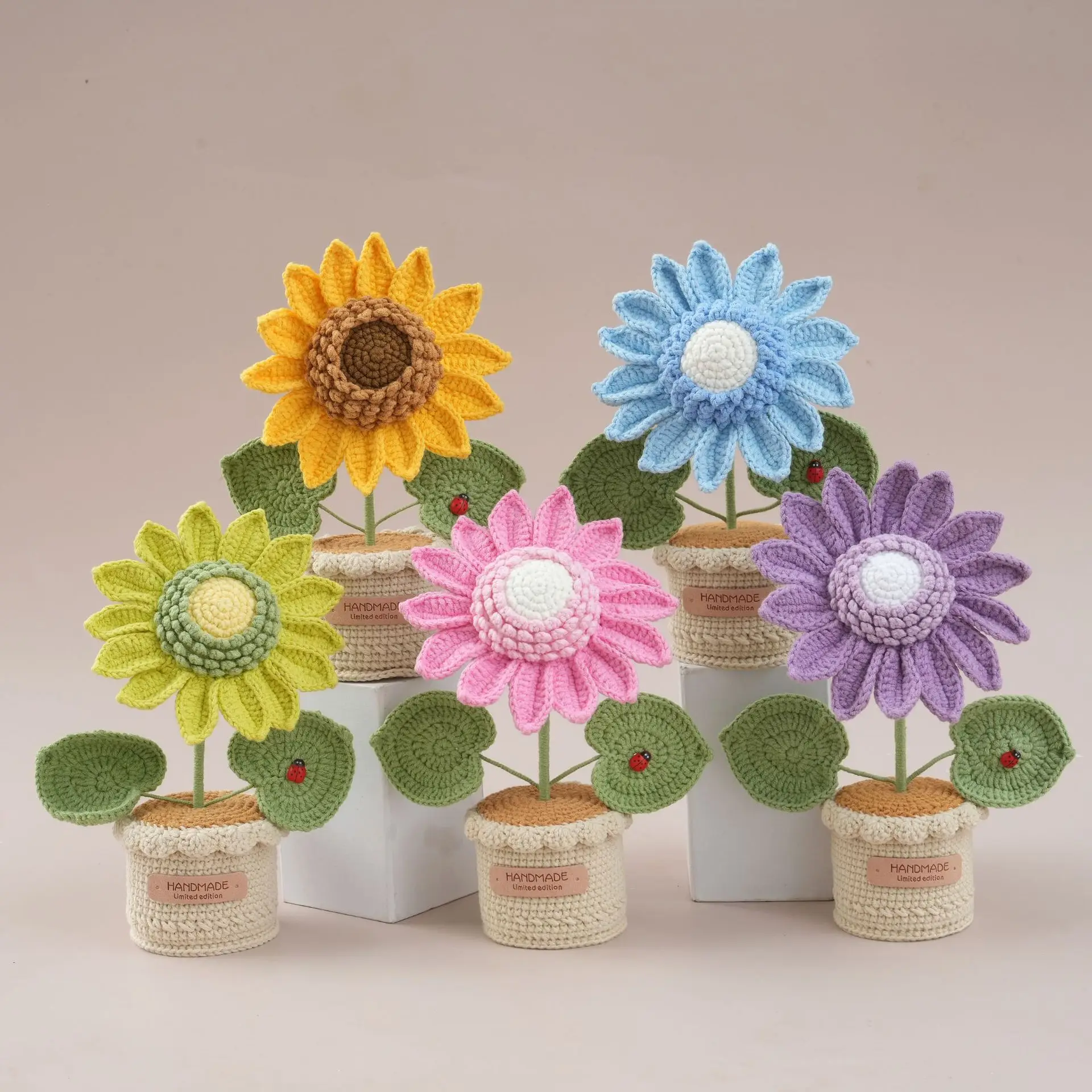 Handgefertigter Gehäkelter Sonnenblumentopf Kreative Gehäkelte Blume Künstliche Pflanze Fertige Gestrickte Sonnenblume im Topf Raumdekoration Geschenk – Detail 2