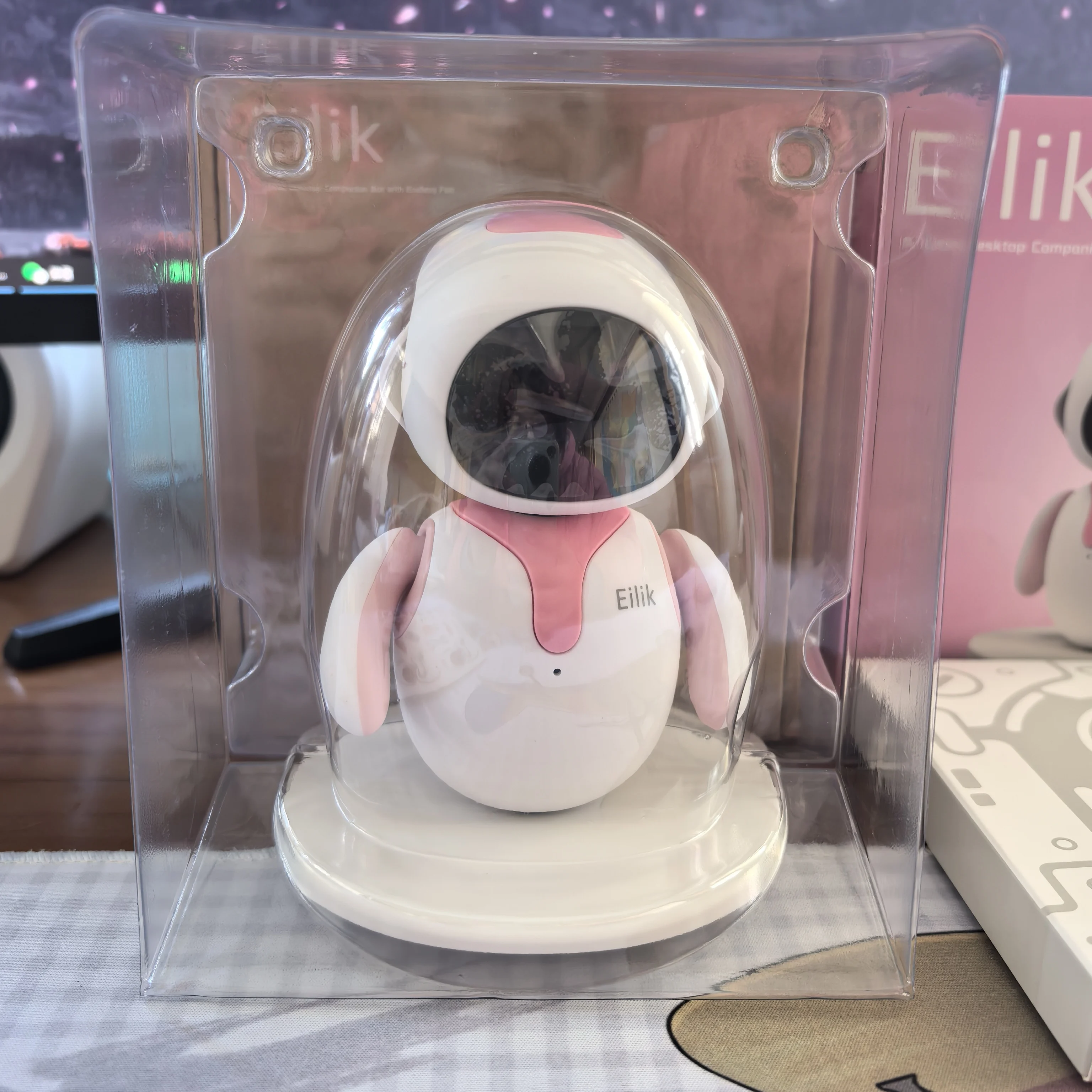 ألعاب Eilik للحيوانات الأليفة الروبوتية اللطيفة مع عواطف وفيرة ورسوم متحركة وألعاب صغيرة رفيق تفاعلي يعمل باللمس المكتبي المثالي