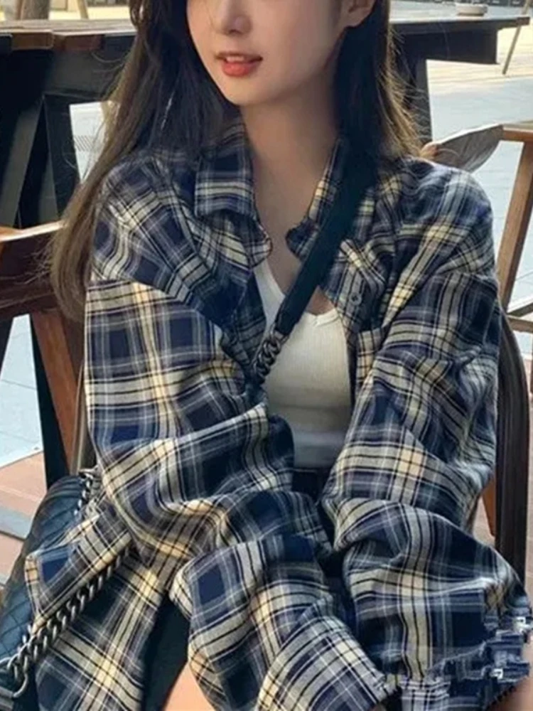 

2025 женская рубашка в клетку с длинным рукавом и воротником на пуговицах, большая клетчатая рубашка, куртка в стиле гранж, корейская шикарная свободная винтажная блузка, топы