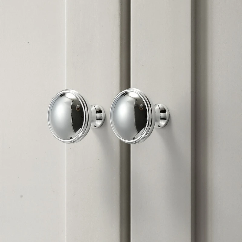 Maniglia per porta dell'armadio in argento cromato brillante Maniglia moderna e minimalista in lega di zinco per hardware per mobili con cassetti per scarpiera