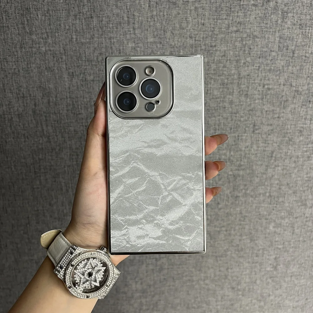 iPhone 16/15/14/13 Pro Max/16Pro用 オーロラ雪山柄ケース 高級感 シャイニーメッキ カメラレンズガラス保護 耐衝撃カバー