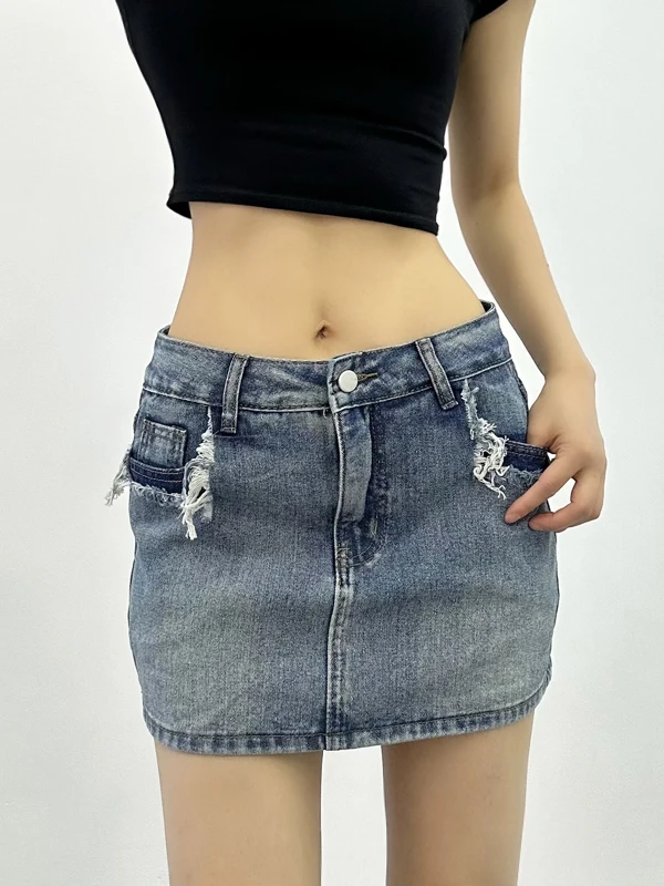 Neuer Stil Sommer würziges Mädchen niedrige Taille Denim Wrap Hüfte kurzen Rock Frauen Nische Design zerrissene Kanten personal isierte schlanke Minirock 4zzp