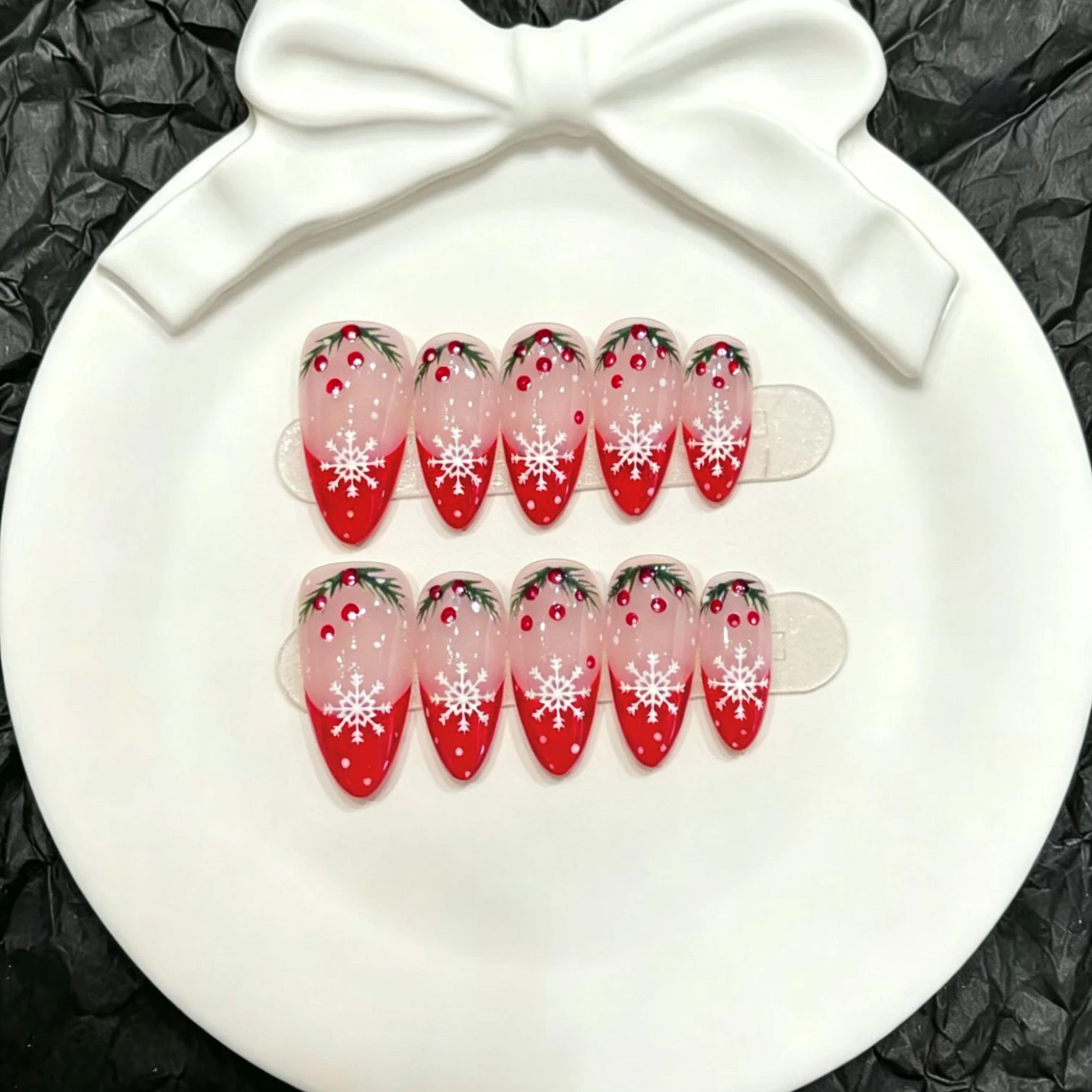 10Pcs Red Christmas-themed French Chunky Powder Cat-eye Press On Nail Short Almond-shaped European & American 3D Fake Nail