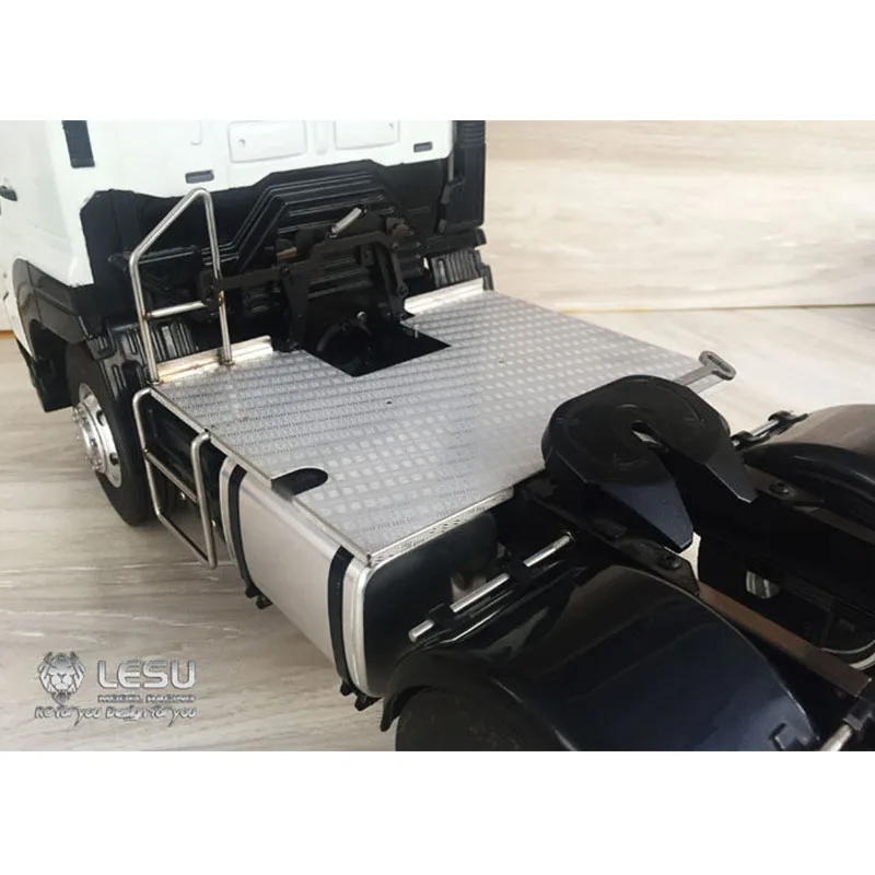 1/14 truck tractor pedal decoration truck model toy 700 two-axis modified model LESU