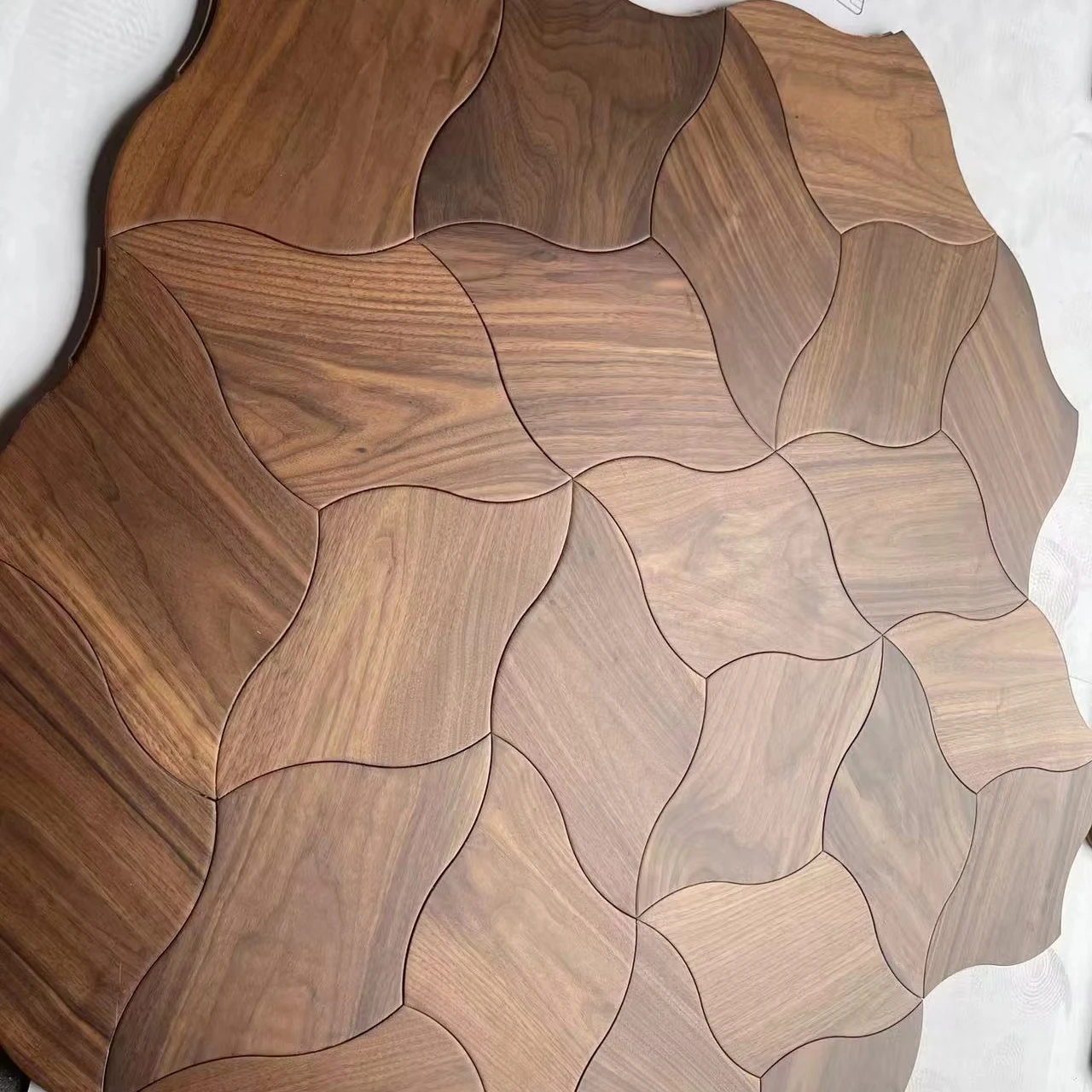 カスタマイズされた15mmの不規則な曲線デザインの六角形模様の木製床