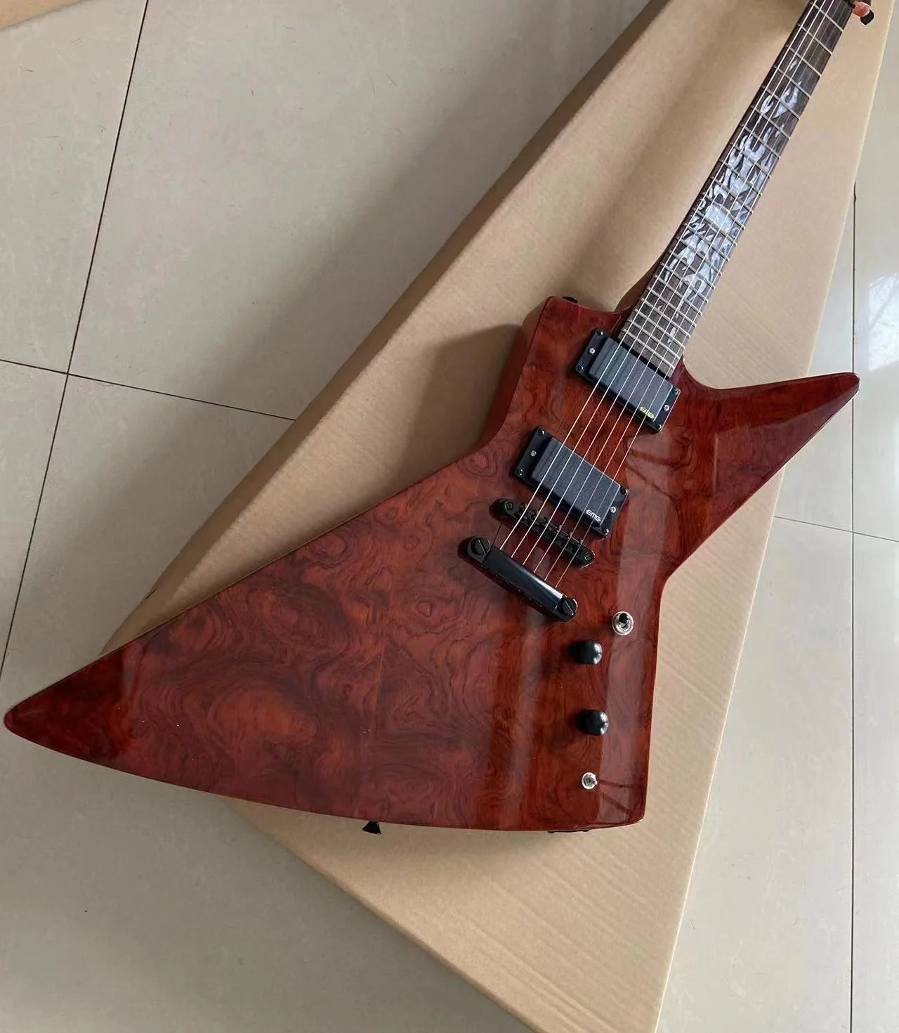 High quality 6-string invisible electric guitar, rosewood veneer, special fingerboard inlay, free shipping, support for customiz