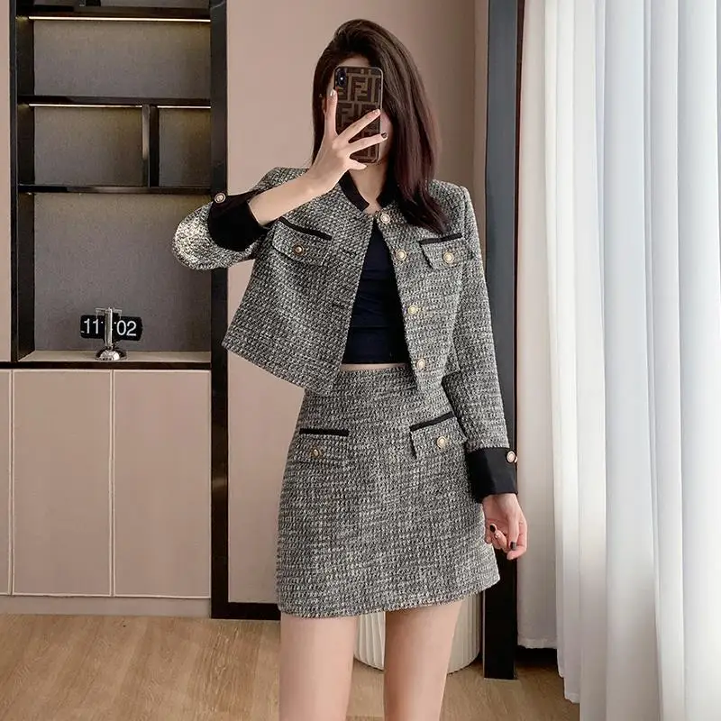طقم نسائي من الصوف الخشن مكون من قطعتين مع سترة وتنورة شبكية لربيع وخريف 2025 طقم عطر صغير جديد