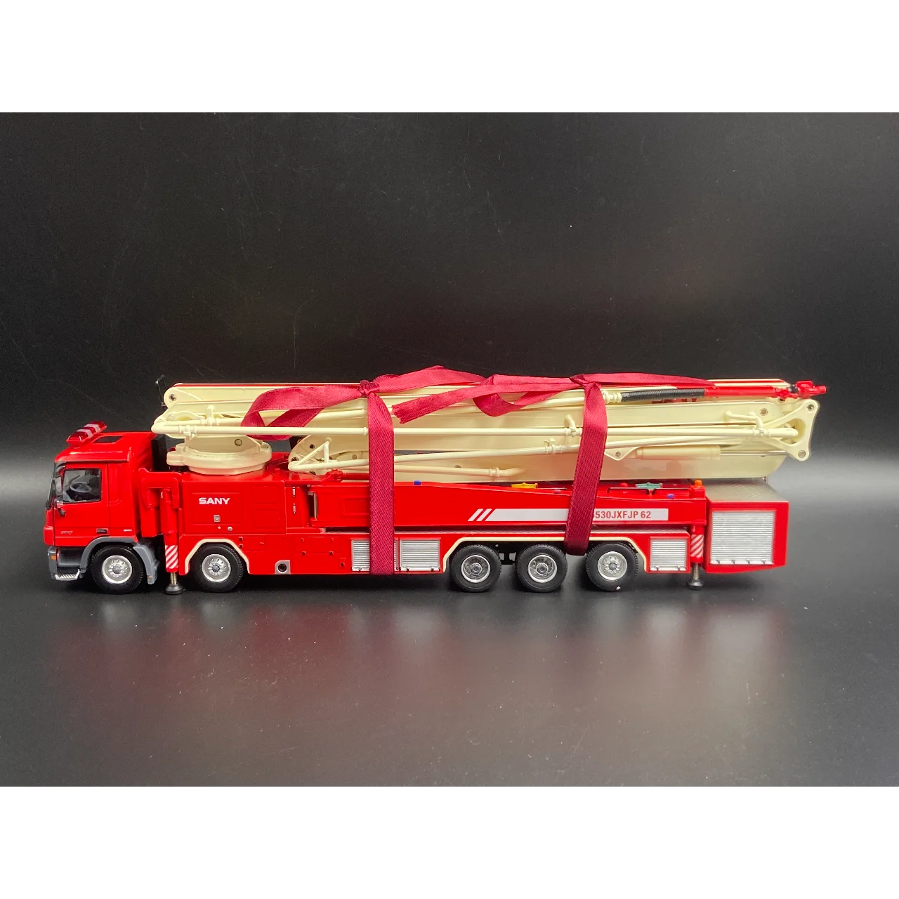 Diecast escala 1:50 Sany 62 metros motor de bombeiros Benz caminhão liga modelo de carro brinquedo colecionável presente lembrança exibição ornamento