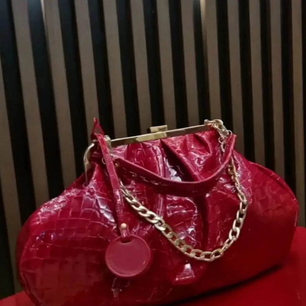 

Потерянная винтажная большая кожаная сумка из искусственной кожи с текстурой крокодила, антикварная рамка с язычками, кошелек с замком для поцелуя, 44x30x10 см