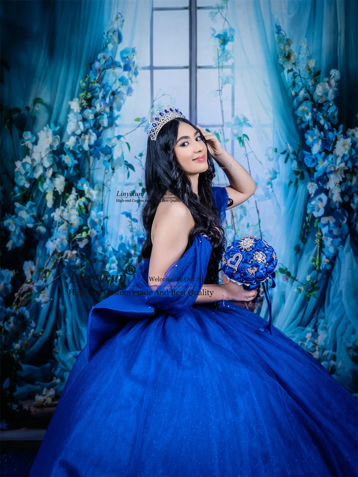 ชุดเดรสออกงานแบบเปิดไหล่สไตล์เม็กซิกันสำหรับงาน Quinceanera  ชุดราตรีแบบสั่งตัดสำหรับงานฉลองอายุ 15 ปี  ชุดบอลกาวน์เจ้าหญิงประดับลูกปัดและงานปัก  ชุดคอร์เซ็ทสำหรับงานฉลองอายุ 16 ปี